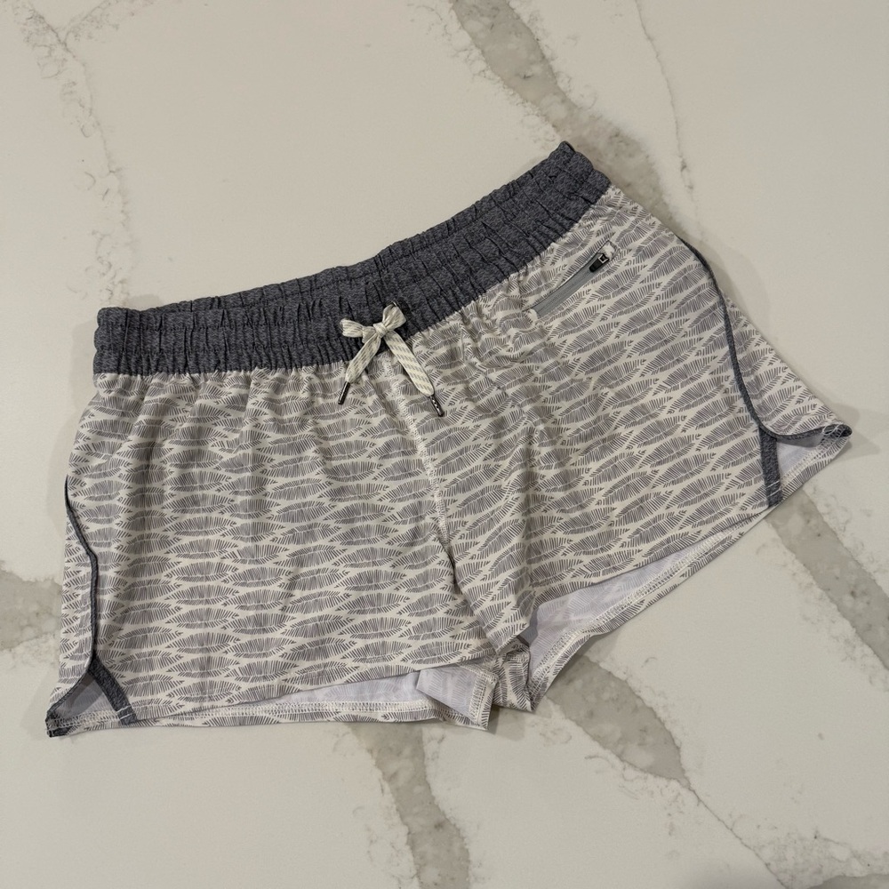 Vuori Clementine Shorts 2.0 Women’s Large Lined 2.5” Inseam Gray/White Running - Picture 2 of 7